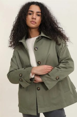 Gabardina corta kaki para mujer con corte acampanado y botones ocultos