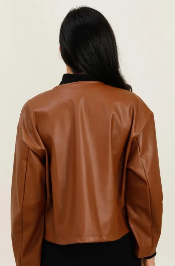 Espalda recta de la Chaqueta Caramelo camel mujer de polipiel