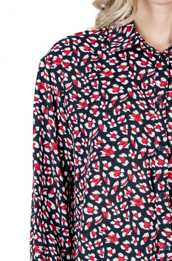 Camisa Caer Lylu Wear negra con flores abstractas
