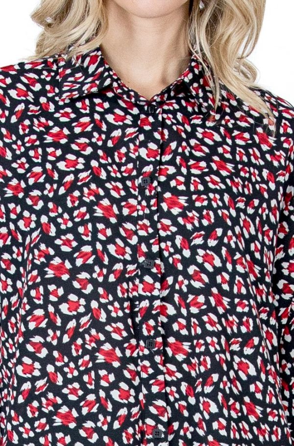 Camisa Caer Lylu Wear negra con flores abstractas