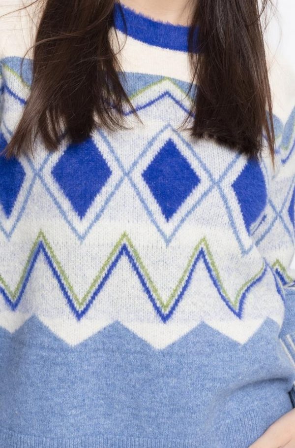 Detalle del cuello redondo del jersey Paola de Cms Love con textura suave y zonas de pelito.