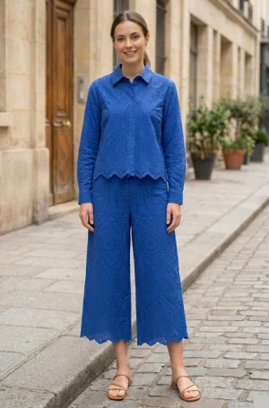 Camisa azul bordado inglés mujer manga larga vista frontal