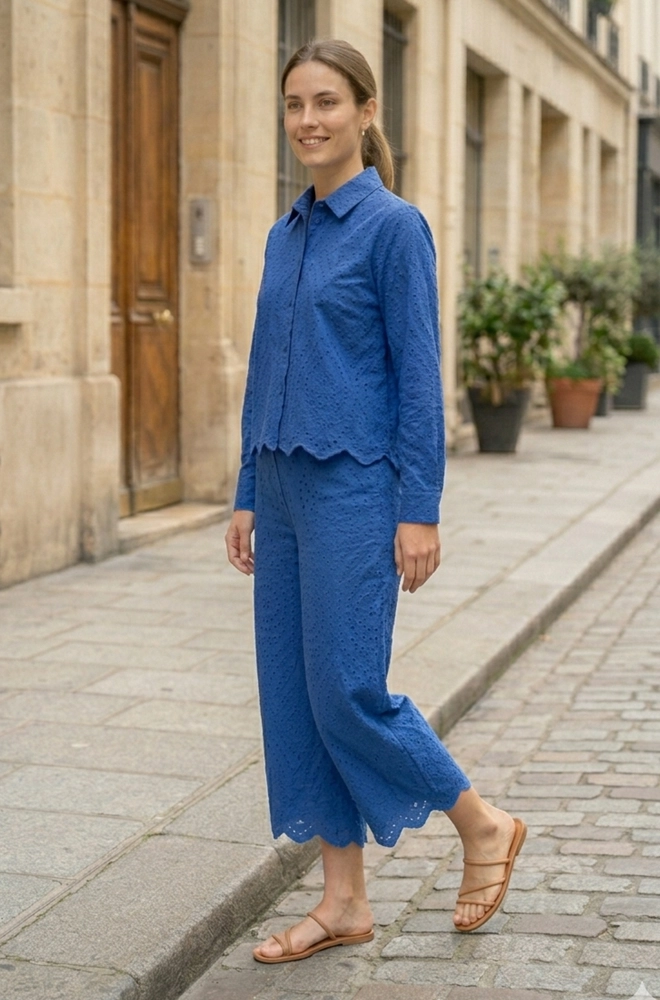 Camisa azul mujer bordado inglés vista lateral