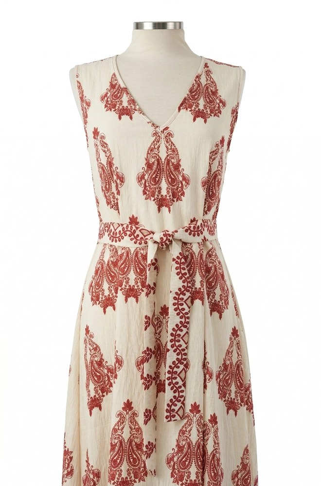 detalle escote V vestido paisley Lylu Cleo