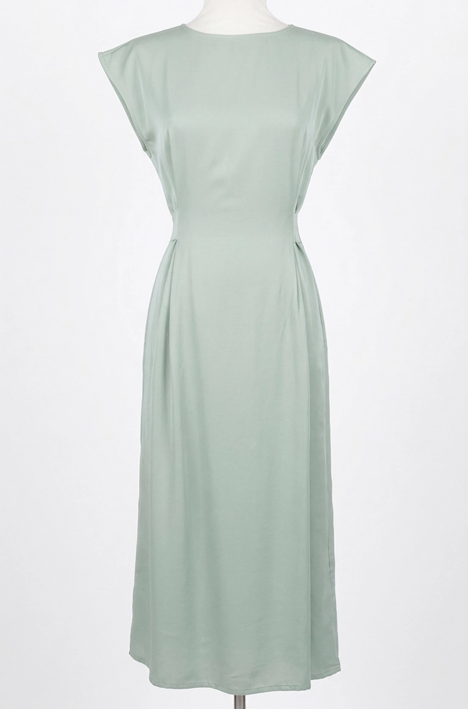 detalle frontal vestido midi verde satinado Lylu Rumi