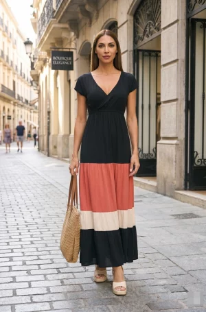 vestido largo boho negro Lylu Mel modelo caminando