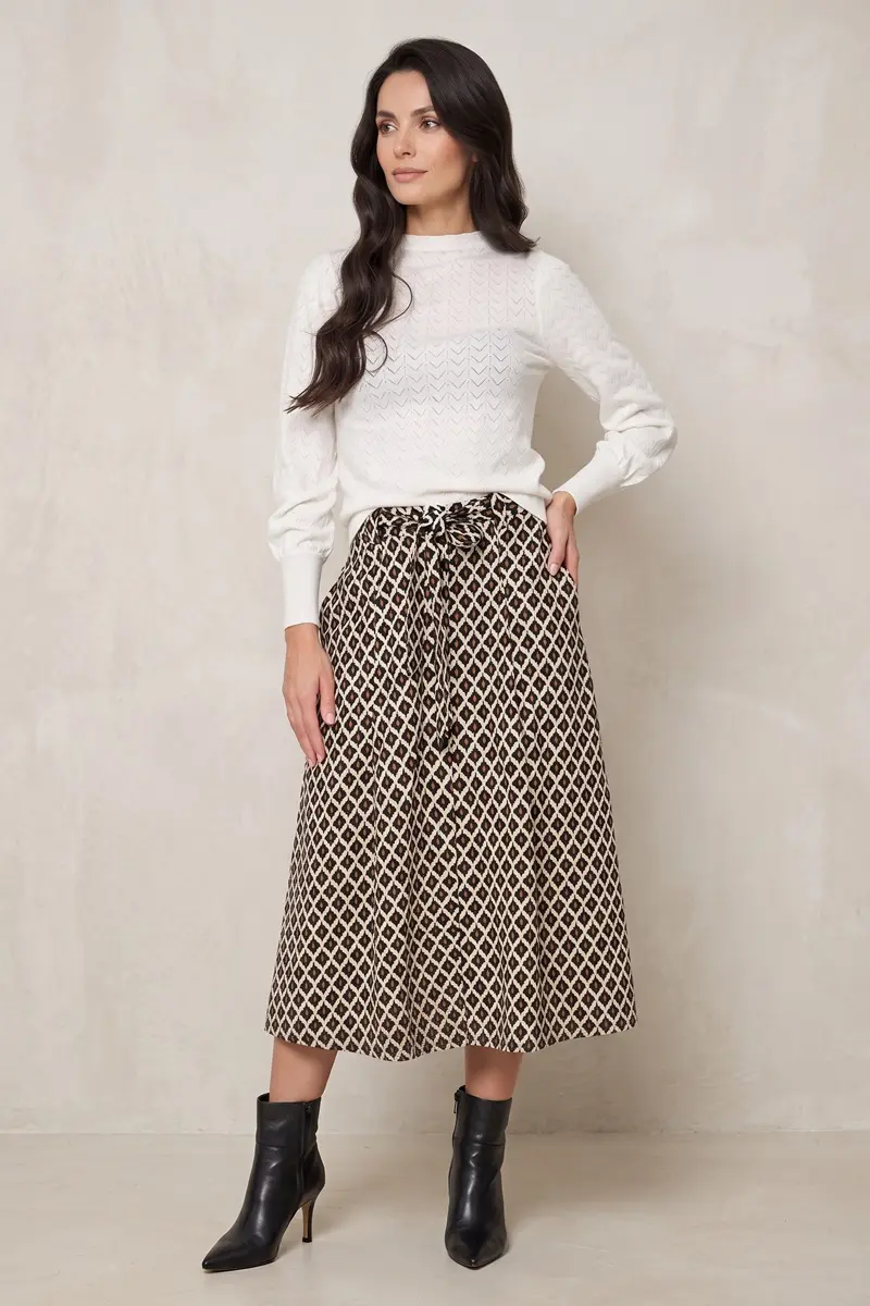 look jersey blanco roto mujer Lylu Pinto falda Segovia