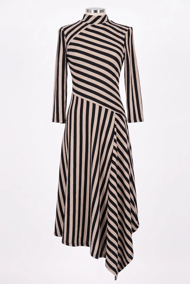 Vestido asimétrico mujer Manzanares Lylu frontal en maniquí